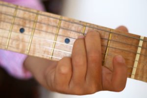 Em-chord-kids-guitar-lesson