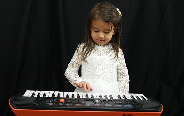 You are currently viewing Six Steps to Easy Kids Piano Lessons